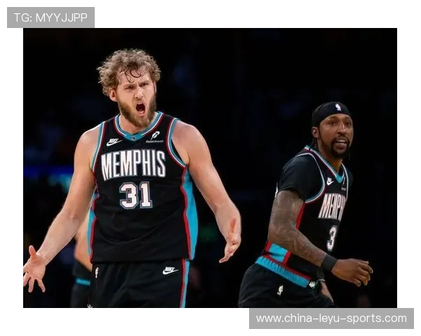 火箭弃将兰代尔加盟灰熊，三分投射爆发，成为内线新锐